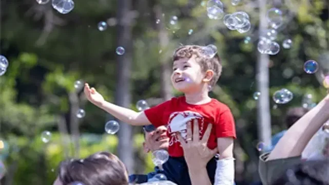 23 Nisan neşesi tüm İzmir’i sardı