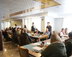 Akıncılar Huzurevi Sakinleri Liseli Aşçılarla Yemek Yarışması Yaptı
