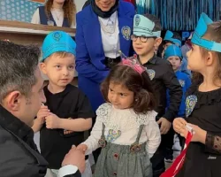 Anne Şehir’de polislere sürpriz kutlama
