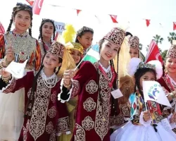 Antalya sokakları dünya çocuklarıyla renklendi