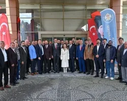 Başkan Zeyrek, Manisa Ağrılılar Derneği üyeleri ile bir araya geldi