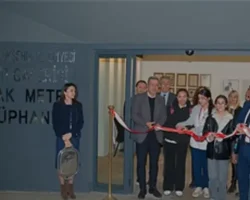Bin 300 kitaplık kütüphane Konak Metro İstasyonu’nda açıldı