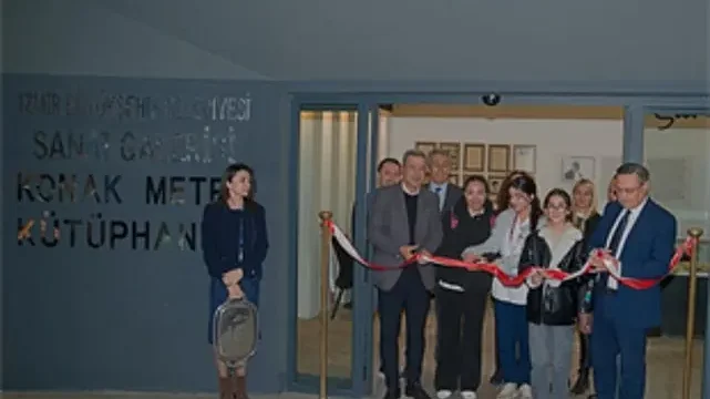 Bin 300 kitaplık kütüphane Konak Metro İstasyonu’nda açıldı