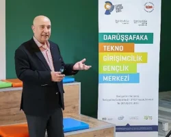 Darüşşafakalı Yazar İsmail Hayri Cem’in yeni kitabı için imza günü düzenlendi