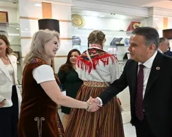 Dünya çocukları Başkan Muhittin Böcek’i ziyaret etti