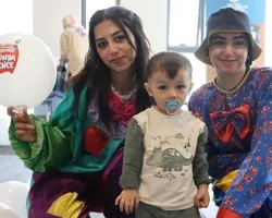 Hastanedeki çocuklara 23 Nisan sürprizi