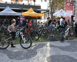 Kemer’de bisiklet turu ardından mini konser
