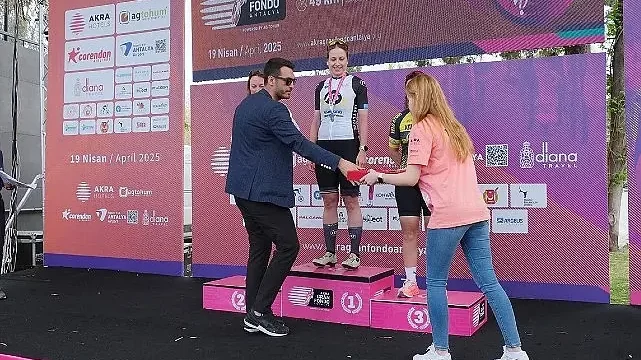Kemer’de pedallar dostluk için döndü