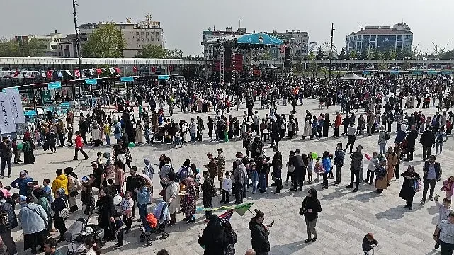 Milli İrade Meydanı ilk gün dolup taştı