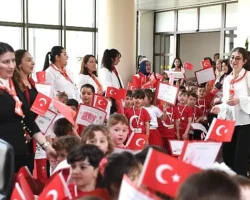 Minik öğrencilerden Başkan Aydın’a 23 Nisan ziyareti