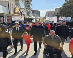 Otizm Farkındalık Günü Gölcük’te Renkli Görüntülere Sahne Oldu