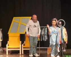 “Parça Tesirli Pazarlar” Gölcük’te Kahkaha Dolu Bir Gece Yaşattı