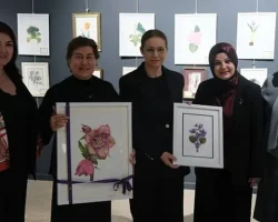 Renklerin ahenkle dans ettiği sergi