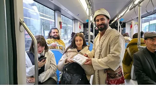 Roman kahramanlarını bildiler, kitapları kazandılar