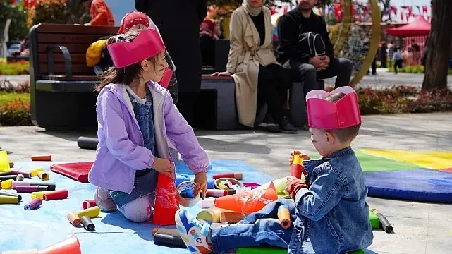 Saraçhane’de Özgürlük ve Demokrasi Şenliği Coşkusu Sürüyor