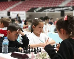 Satranç Tutkunları Geleneksel Kyme Satranç Turnuvası’nda Buluşuyor