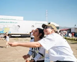 SosyalBen Vakfı, Çocukların Bayramını “Hayalimdeki Dünya” Sahnesiyle Kutladı
