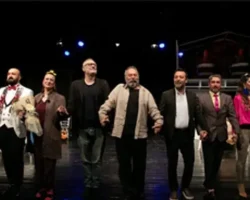 “Süleyman ve Öbürsüler” İzmirli tiyatroseverlerle buluştu