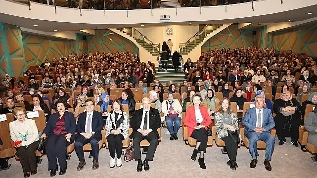 Yazar Müge İplikçi Nilüferli kadınlarla buluştu