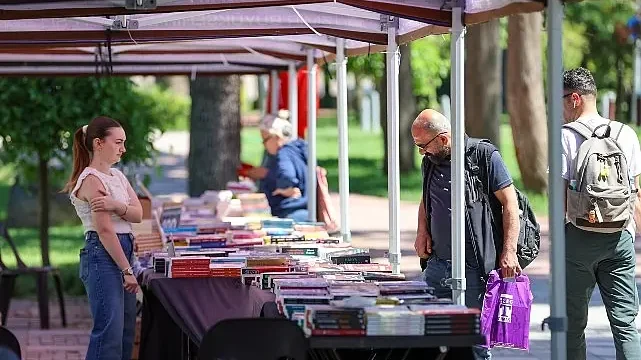 1. Buca Kitap Günleri vatandaşlardan büyük ilgi görüyor