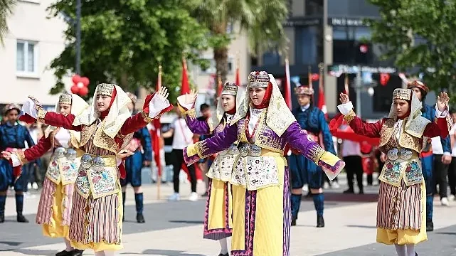 19 Mayıs Atatürk’ü Anma Gençlik ve Spor Bayramı, Narlıdere’de de resmi törenlerle kutlandı