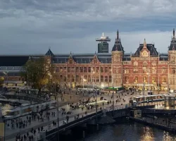 6 Bölümden Oluşan ‘7/24: Amsterdam Tren İstasyonu’ 12 Mayıs Pazartesi 22.00’de Başlıyor