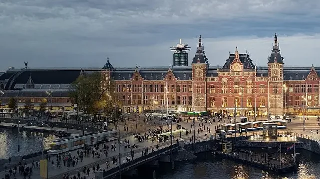 6 Bölümden Oluşan ‘7/24: Amsterdam Tren İstasyonu’ 12 Mayıs Pazartesi 22.00’de Başlıyor