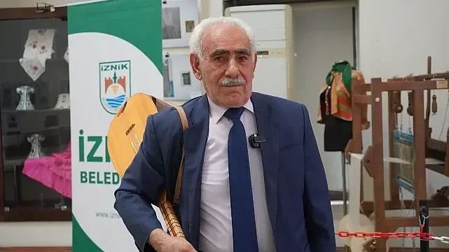 65 yıldır sazı ve kalemi elinde