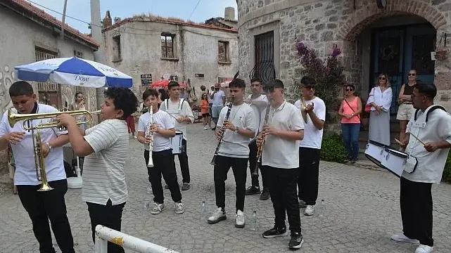 8. Teferic Şenlikleri Küçükköy’de Binlerce Kişinin Katılımıyla Coşku Dolu Sona Erdi!