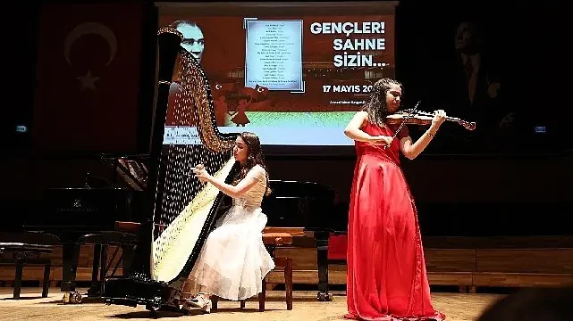 AASSM’de sahne gençlerin
