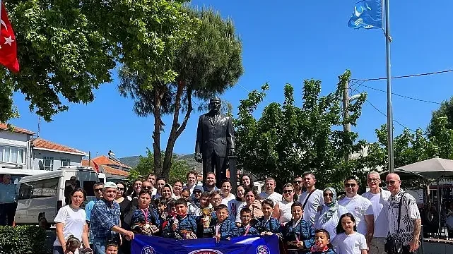Aliağa’nın Yıldızlar Halk Oyunları Ekibi Ege Bölge Birincisi Oldu