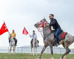 Anadolu Selçuklu Fotoğraf Derneği’nden Atlı Safari Keyfi: Üyeler ve Aileleri Unutulmaz Bir Gün Yaşadı