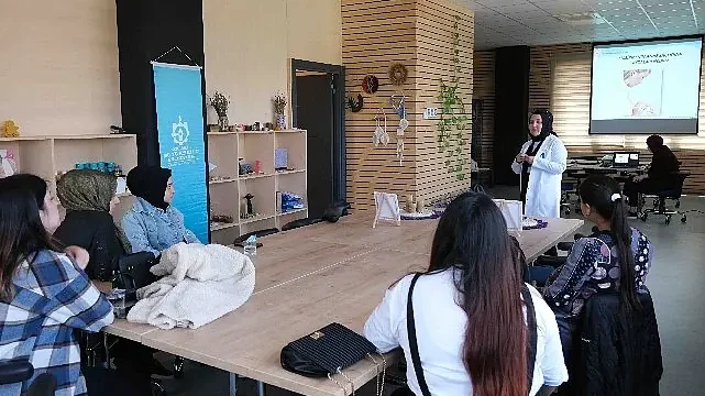 Anne ve anne adaylarına bebek sağlığı eğitimi