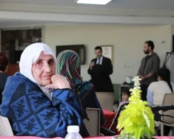 Anneler Günü’nde Huzurevi Sakinlerine Sürpriz Ziyaret