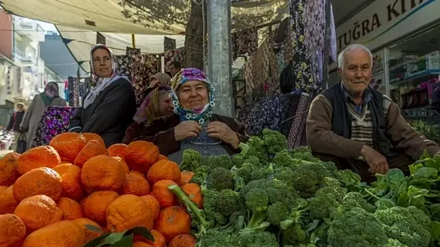Bahar ayında çilek ve domates zirvede