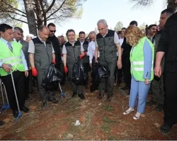 Bakandan yangınlara karşı vatandaşla birlikte orman temizliği
