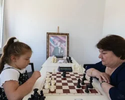 Balçova’da iki kuşak, satranç turnuvasında buluştu