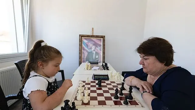 Balçova’da iki kuşak, satranç turnuvasında buluştu