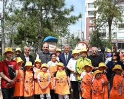 Başkan Altay Özel Gençlerle Birlikte Sebze Fidelerini Toprakla Buluşturdu