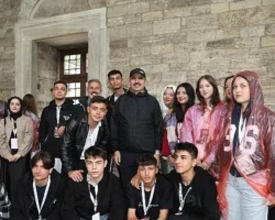 Başkan Altay YHT ile Günübirlik İstanbul Gezisine Katılan Öğrencilere Eşlik Etti