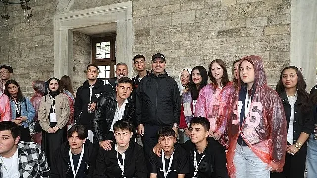 Başkan Altay YHT ile Günübirlik İstanbul Gezisine Katılan Öğrencilere Eşlik Etti