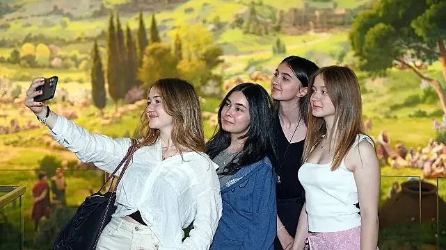 Başkan Aydın örnek liselilerle Osmangazi’de bir araya geldi