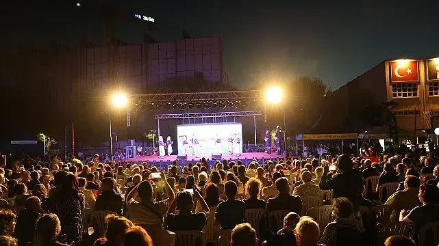 Başkan Çerçioğlu Aydınlıları Kültür ve Sanat Etkinlikleri ile Buluşturmaya Devam Ediyor