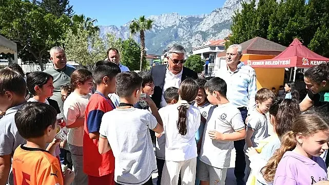Başkan Topaloğlu kermese katıldı