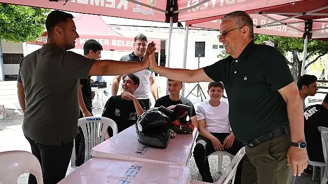 Başkan Topaloğlu, liselilerin kermesine katıldı