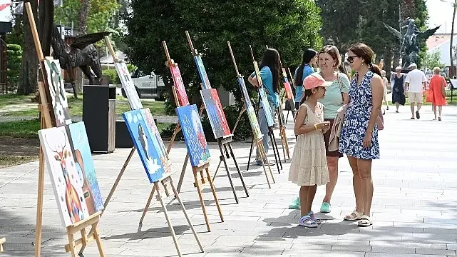 Başkan Topaloğlu resim sergisi açılışına katıldı