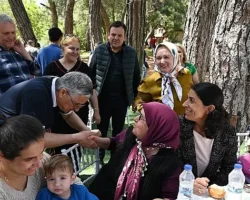 Başkan Topaloğlu’ndan belediye personeline yemek