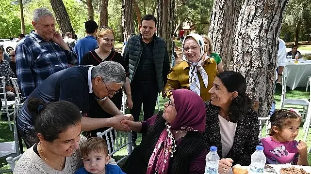 Başkan Topaloğlu’ndan belediye personeline yemek