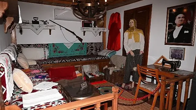 Başkan Topaloğlu’ndan Ramazan Kar’a plaket