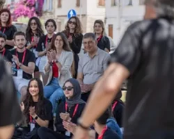 Başkan Tugay Çeşme’de genç tasarımcılarla buluştu